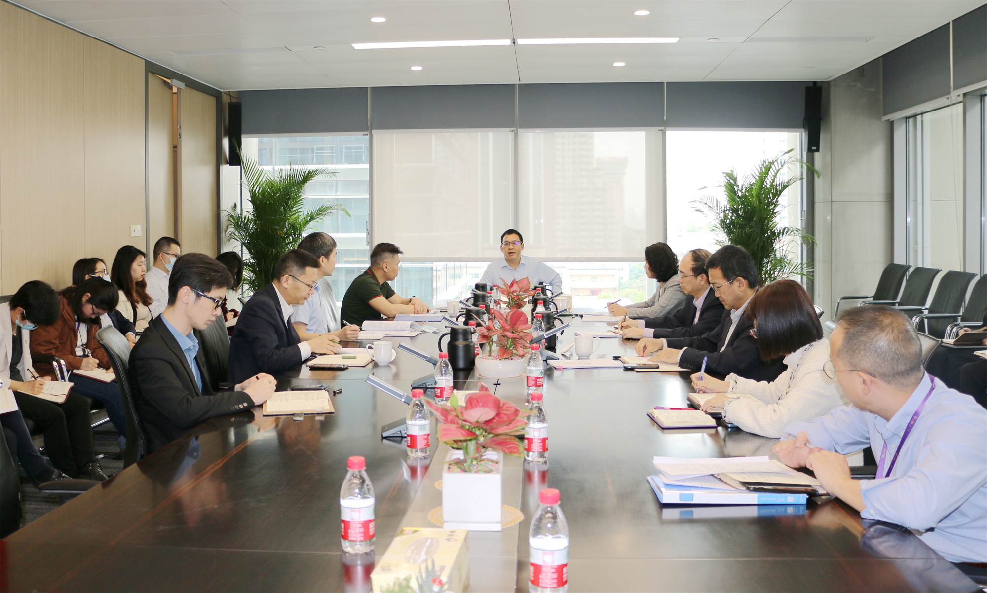 进建贯彻党的二十大心灵 | 7790必发集团集团 召开党委会和党委中心组进建扩大会议 通报进建全国两会心灵